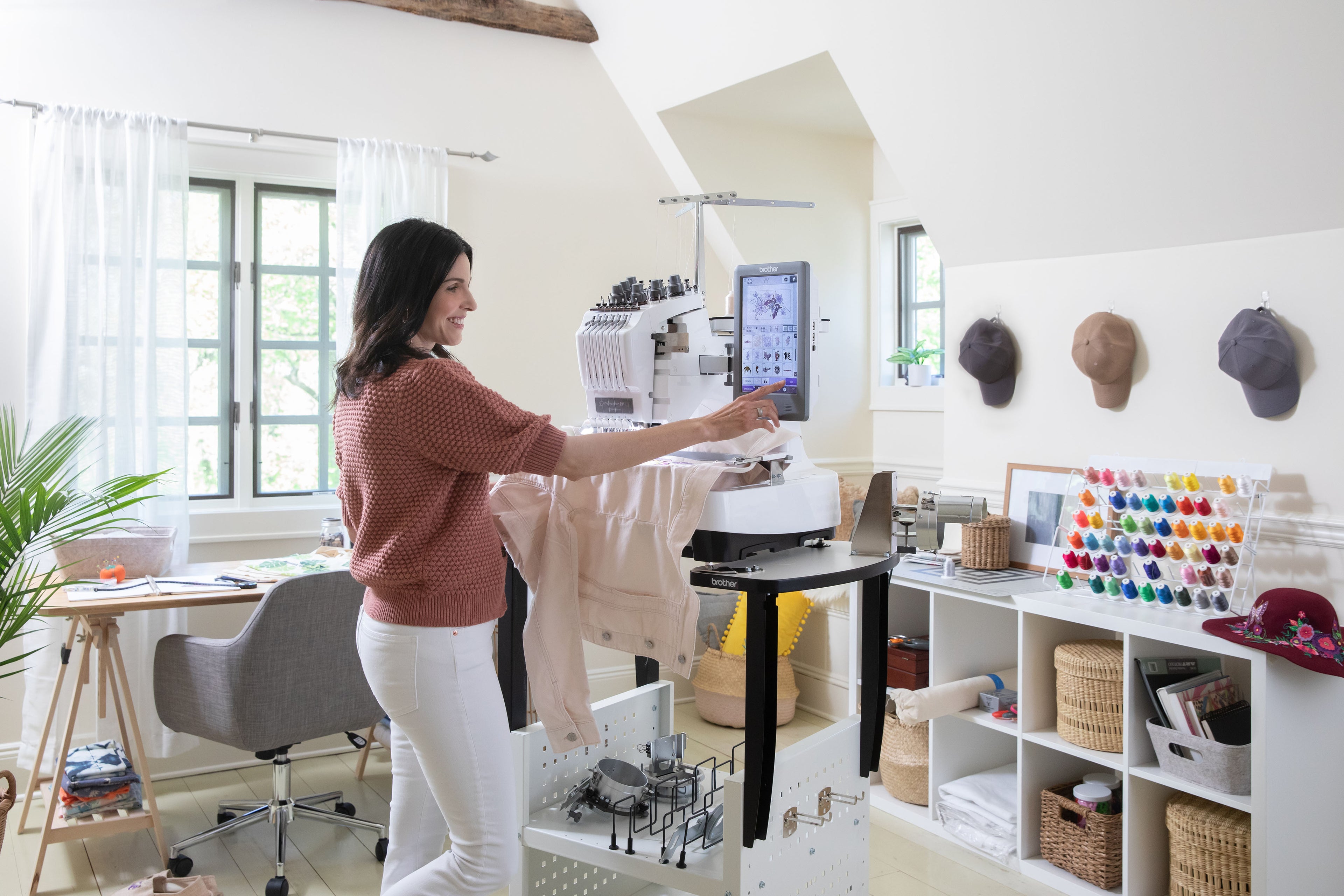 Brother PR-680W Macchina da ricamo professionale a 6 aghi