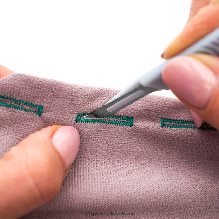 Apparecchio da taglio per foro bottone