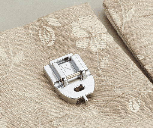 Piedino per cerniera invisibile