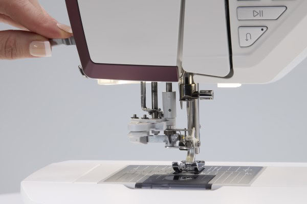 Macchina per cucire e ricamare Husqvarna Viking Designer Topaz 65