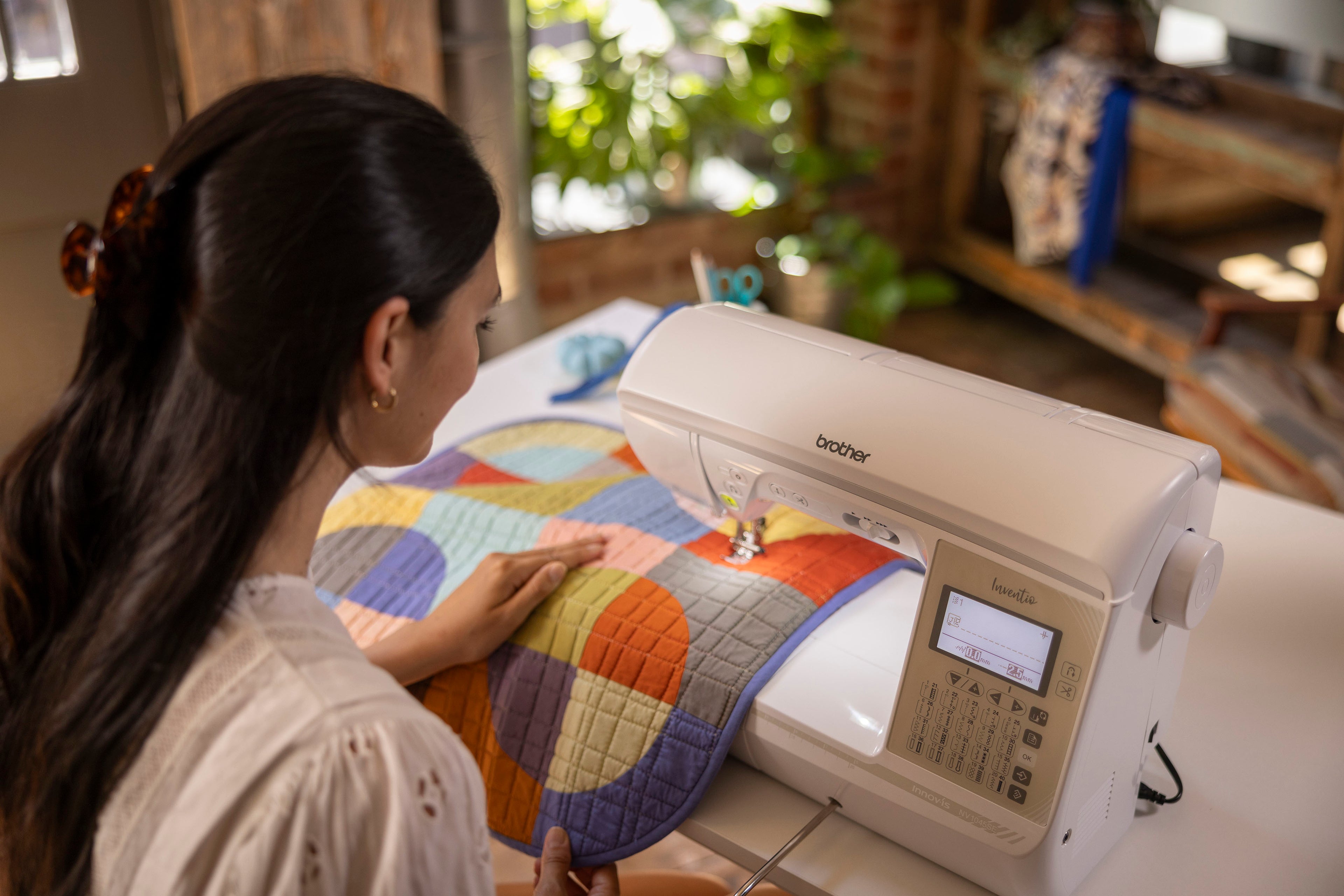 Brother Inventio NV1045 Special Edition macchina per cucire elettronica