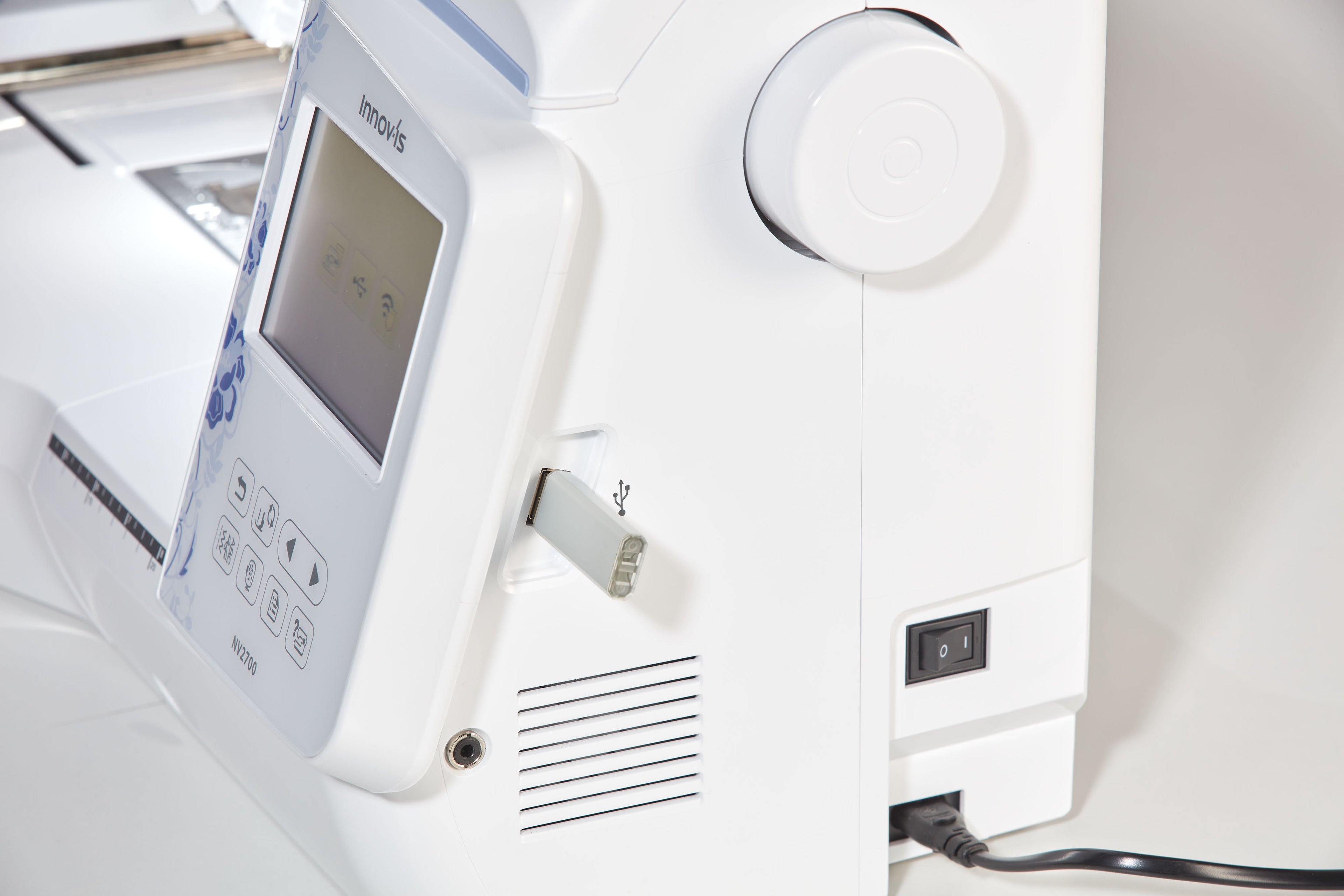 Brother Innov-is NV2700 macchina per cucire, ricamare e quilting