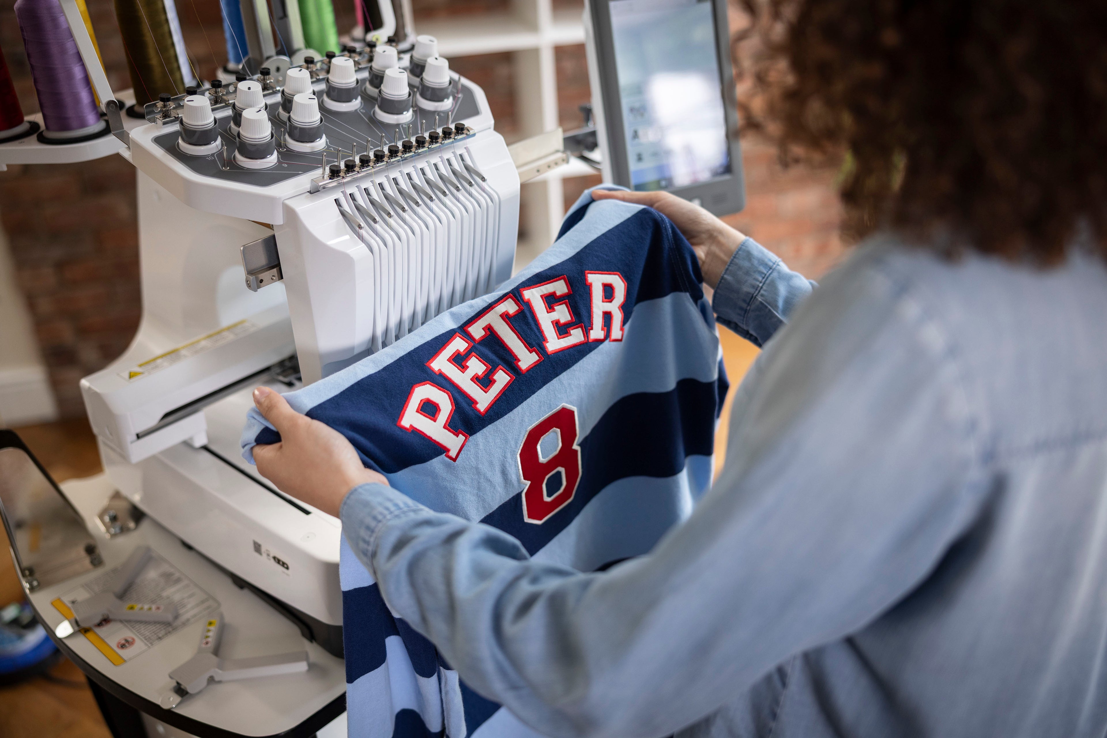 Brother PR1060W macchina per ricamare semi-professionale a dieci aghi