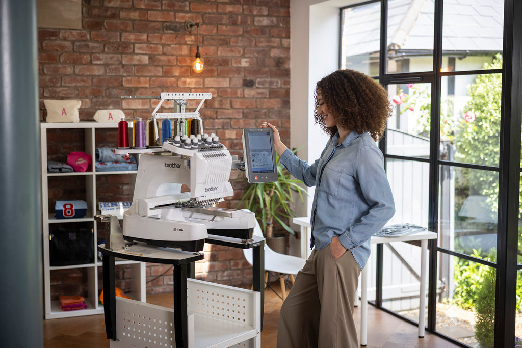 Brother PR1060W macchina per ricamare semi-professionale a dieci aghi