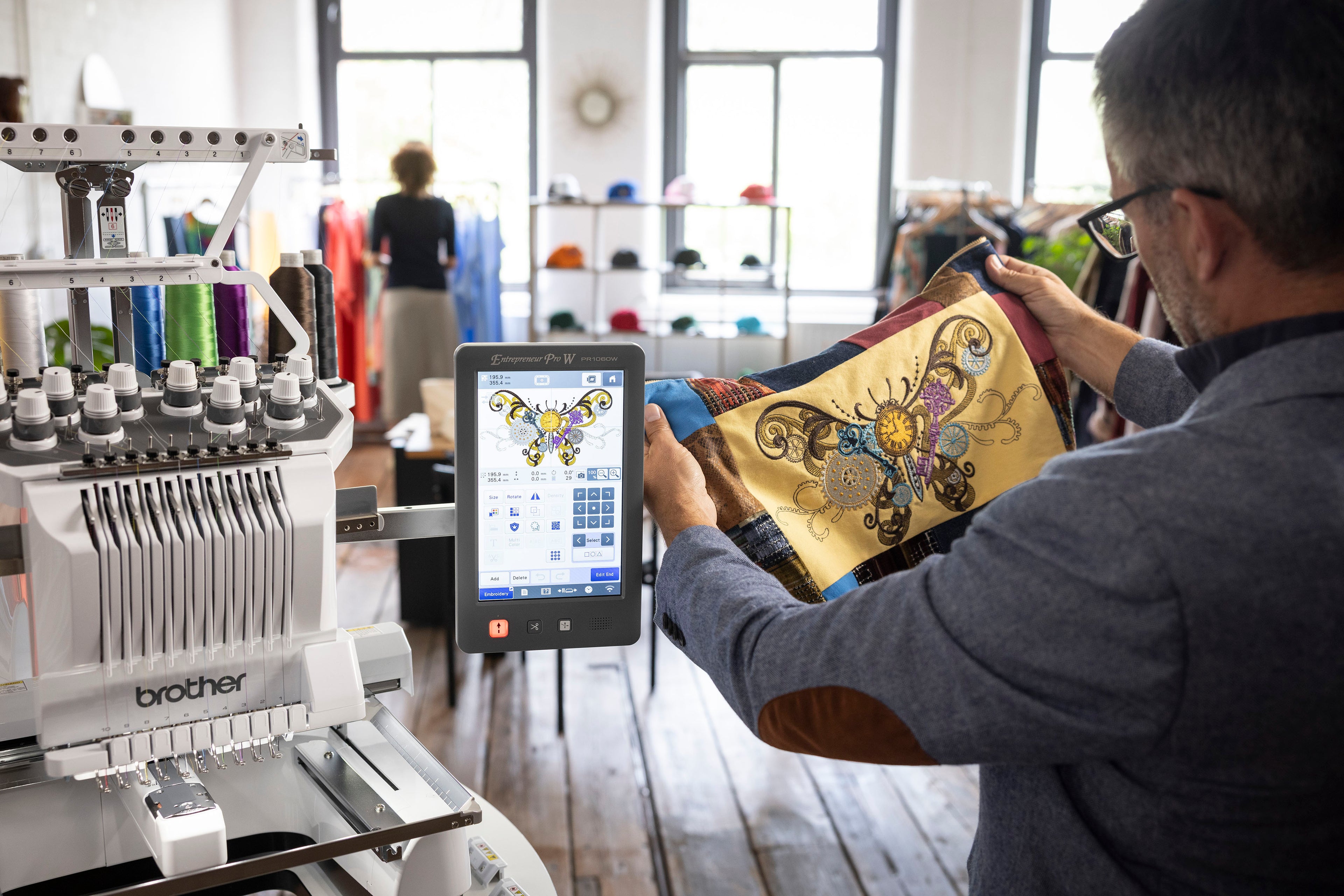 Brother PR1060W macchina per ricamare semi-professionale a dieci aghi