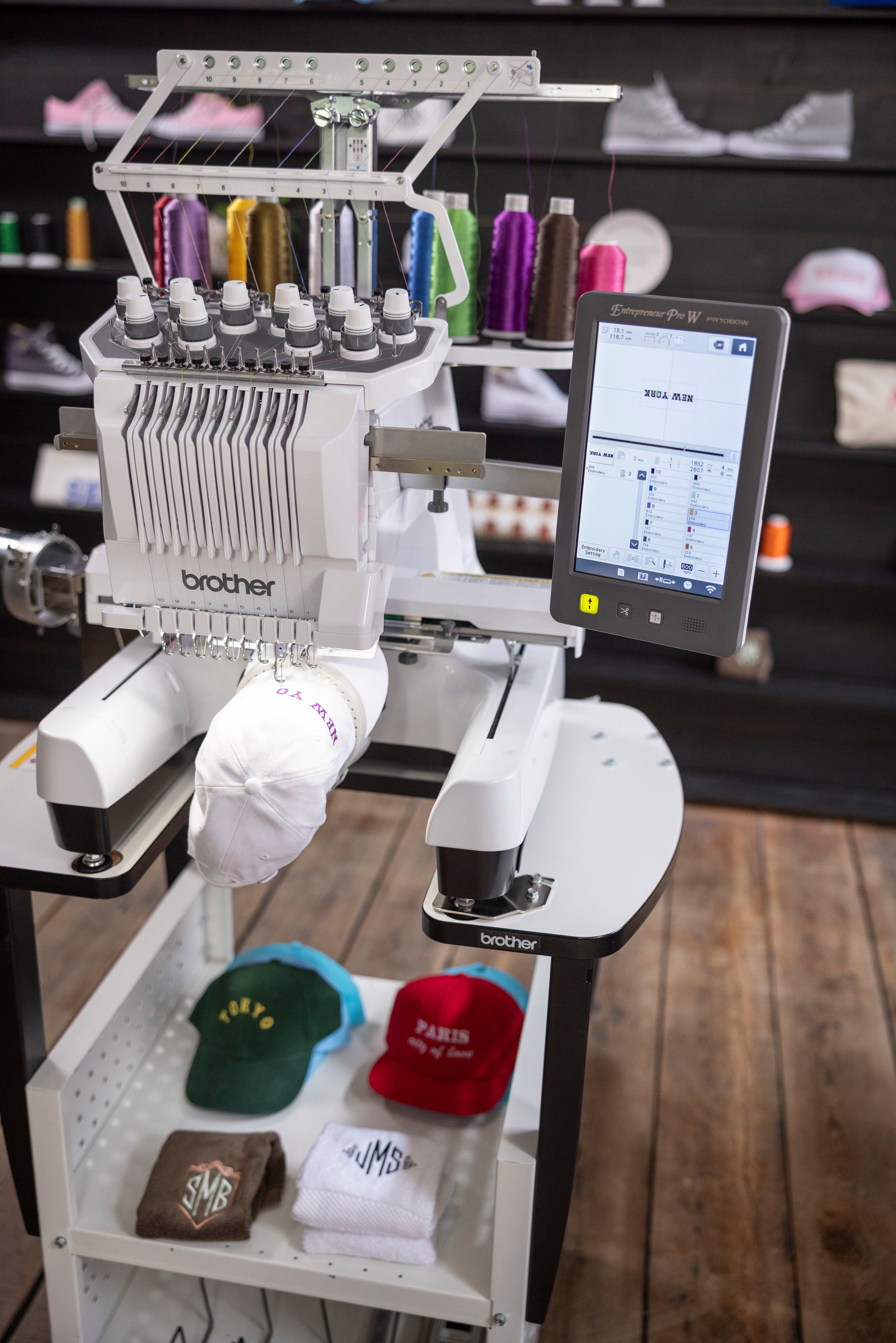 Brother PR1060W macchina per ricamare semi-professionale a dieci aghi