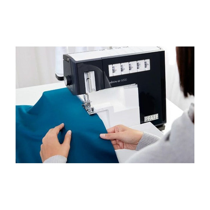 Pfaff Admire 6000 Tagliacuci con punto di copertura (5 fili) infilatura ad aria