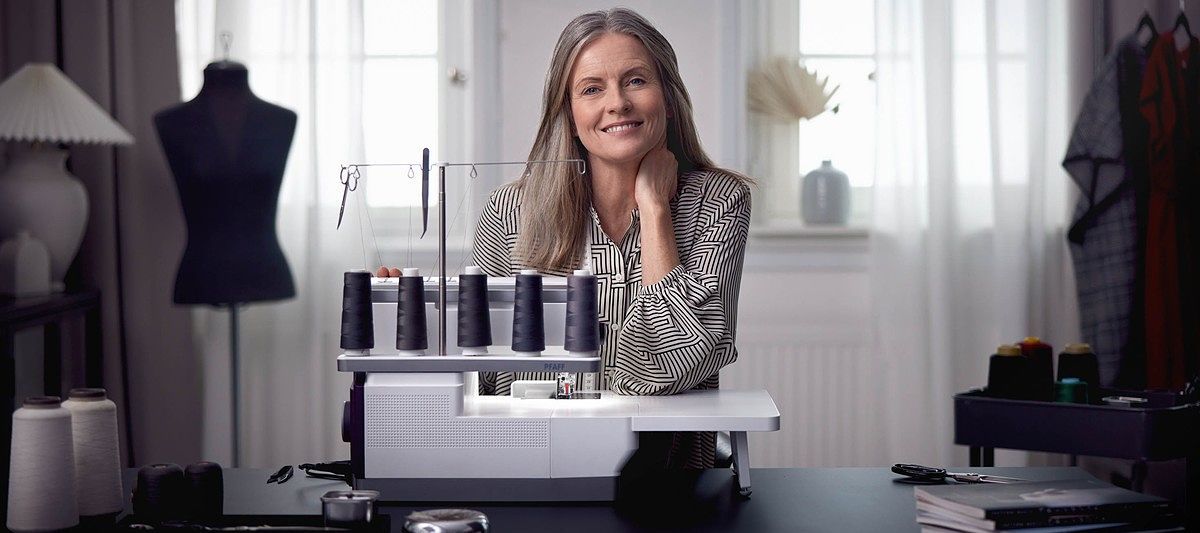 Pfaff Admire AIR 7000 Tagliacuci con punto copertura (5 fili) e infilatura ad aria