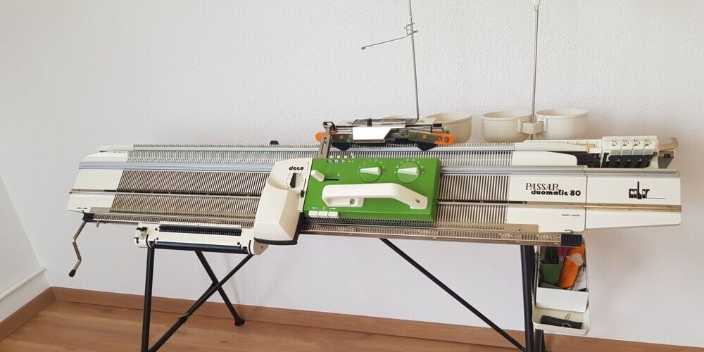 Macchina maglieria Passat 80 con stand per la macchina incluso